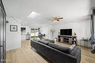 18240 N 32nd Ln, Phoenix, AZ 85053 - Photo 5