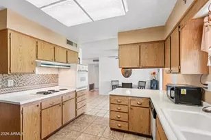 10343 W Prairie Hills Cir, Sun City, AZ 85351 - Photo 11