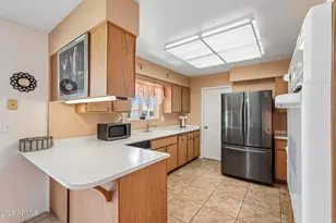 10343 W Prairie Hills Cir, Sun City, AZ 85351 - Photo 9