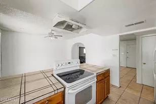 8201 W Sells Dr, Phoenix, AZ 85033 - Photo 11