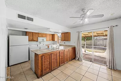 8201 W Sells Drive, Phoenix, AZ 85033 - Photo 9