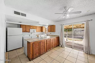 8201 W Sells Dr, Phoenix, AZ 85033 - Photo 9