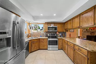 10416 N 63rd Avenue, Glendale, AZ 85302 - Photo 9