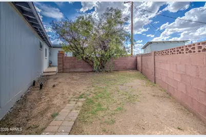 7626 W Sheila Lane, Phoenix, AZ 85033 - Photo 45