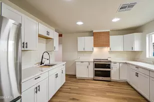 7626 W Sheila Ln, Phoenix, AZ 85033 - Photo 17