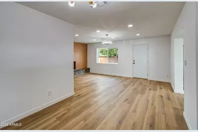 7626 W Sheila Lane, Phoenix, AZ 85033 - Photo 9