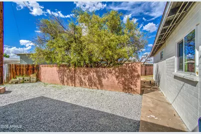 7626 W Sheila Lane, Phoenix, AZ 85033 - Photo 47