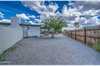 7626 W Sheila Lane, Phoenix, AZ 85033 - Photo 7