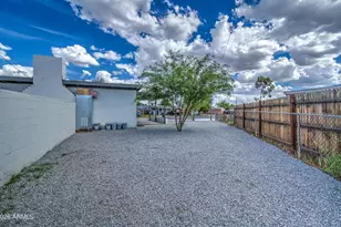 7626 W Sheila Ln, Phoenix, AZ 85033 - Photo 7