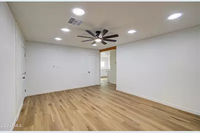 7626 W Sheila Lane, Phoenix, AZ 85033 - Photo 13