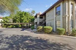 7557 N Dreamy Draw Dr, Phoenix, AZ 85020 - Photo 1