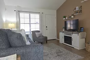 8914 W Desert Jewel Dr, Peoria, AZ 85345 - Photo 3