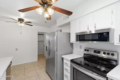 10922 W Santa Fe Drive, Sun City, AZ 85351 - Photo 11
