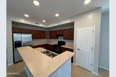 7819 S 22nd Lane, Phoenix, AZ 85041 - Photo 11
