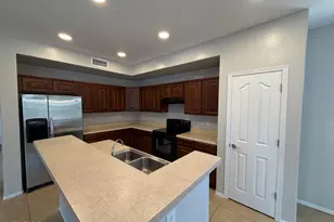 7819 S 22nd Ln, Phoenix, AZ 85041 - Photo 11