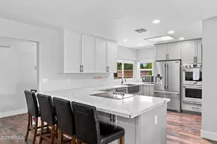 702 E Desert Park Ln, Phoenix, AZ 85020 - Photo 3
