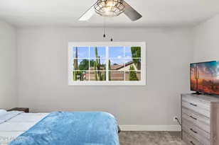 702 E Desert Park Ln, Phoenix, AZ 85020 - Photo 27