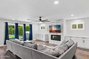 702 E Desert Park Ln, Phoenix, AZ 85020 - Photo 11