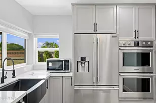 702 E Desert Park Ln, Phoenix, AZ 85020 - Photo 11