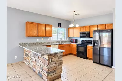 5830 S 11th Drive, Phoenix, AZ 85041 - Photo 5