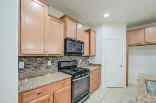 17517 W Pinnacle Vis Dr, Surprise, AZ 85387 - Photo 9
