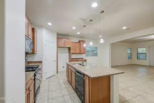 17517 W Pinnacle Vis Dr, Surprise, AZ 85387 - Photo 7
