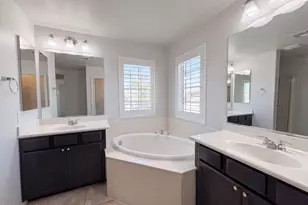 841 E Gary Ln, Phoenix, AZ 85042 - Photo 11