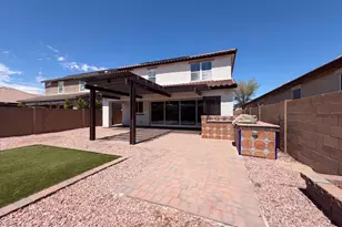841 E Gary Ln, Phoenix, AZ 85042 - Photo 1