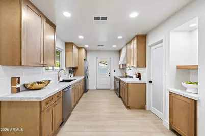 709 E Royal Palm Road, Phoenix, AZ 85020 - Photo 17