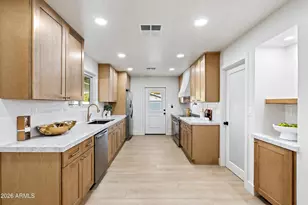 709 E Royal Palm Rd, Phoenix, AZ 85020 - Photo 17