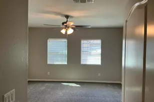 1054 S Agnes Ln, Gilbert, AZ 85296 - Photo 5