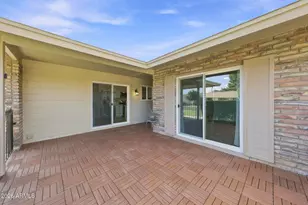 10734 W Hatcher Rd, Sun City, AZ 85351 - Photo 5