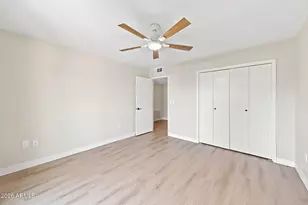 10734 W Hatcher Rd, Sun City, AZ 85351 - Photo 21