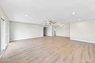 10734 W Hatcher Rd, Sun City, AZ 85351 - Photo 15