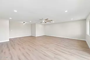 10734 W Hatcher Rd, Sun City, AZ 85351 - Photo 17