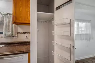 6534 W Sunnyslope Ln, Glendale, AZ 85302 - Photo 5
