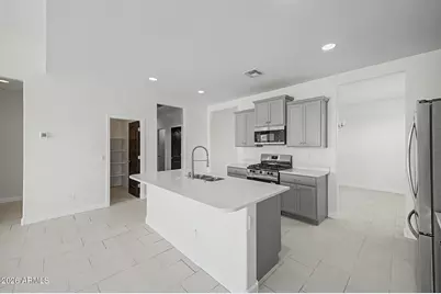 9210 W Vermont Avenue, Glendale, AZ 85305 - Photo 7