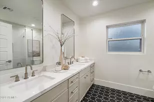 8212 E Wilshire Dr, Scottsdale, AZ 85257 - Photo 19