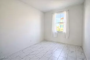2439 W Kowalsky Ln, Phoenix, AZ 85041 - Photo 7