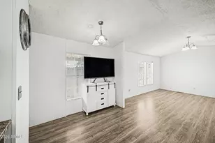 303 E South Mountain Ave, Phoenix, AZ 85042 - Photo 5