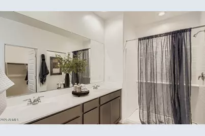 9838 W Mitchell Drive, Phoenix, AZ 85037 - Photo 11
