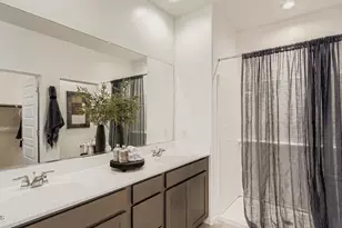 9838 W Mitchell Dr, Phoenix, AZ 85037 - Photo 11