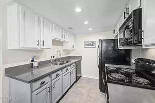 3402 N 32nd St, Phoenix, AZ 85018 - Photo 11