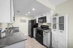 3402 N 32nd St, Phoenix, AZ 85018 - Photo 9
