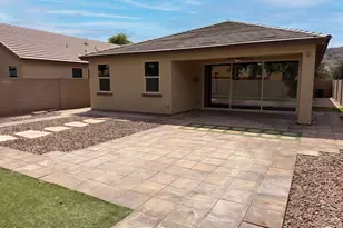 2518 E Fawn Dr, Phoenix, AZ 85042 - Photo 9
