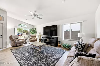 10760 W Louise Drive, Peoria, AZ 85373 - Photo 5
