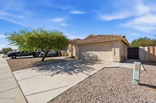 10760 W Louise Dr, Peoria, AZ 85373 - Photo 3
