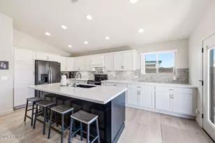 10760 W Louise Dr, Peoria, AZ 85373 - Photo 13