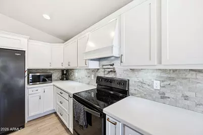 10760 W Louise Drive, Peoria, AZ 85373 - Photo 17