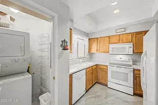 9151 W Greenway Rd, Peoria, AZ 85381 - Photo 9